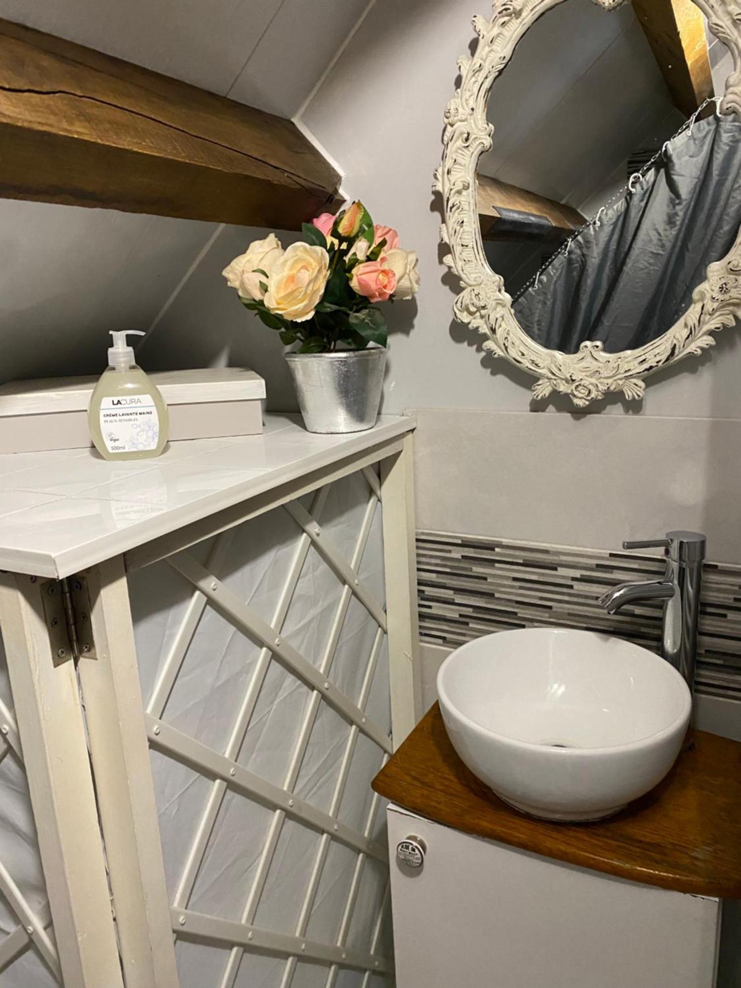 Spacious, Rustic Studio Space For 2 Persons Saint-Cyr-du-Bailleul エクステリア 写真
